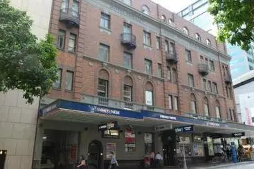 Base Brisbane Embassy Hostel