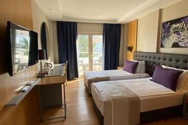 فندق La Quinta By Wyndham Bodrum