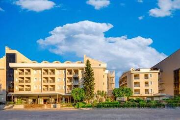 فندق Julian Club