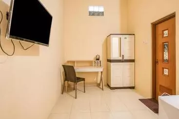 Hotel Reddoorz Syariah Near Kebon Rojo Park Blitar