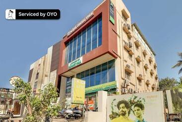 هتل Super Collection O Dabagardens Near Beach Road