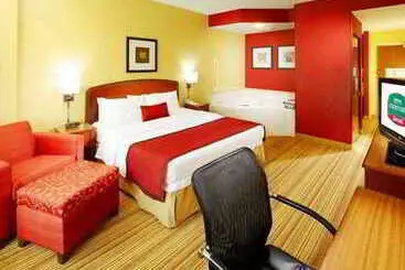فندق Courtyard By Marriott West Palm Beach Airport