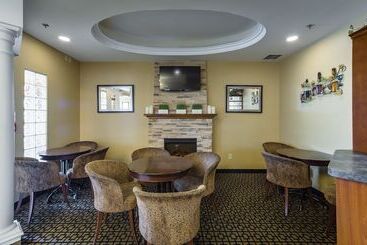 Отель Monte Carlo Inn Barrie   Newly Renovated