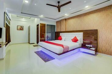 Hotel Collection O 24848 Royal Imperio