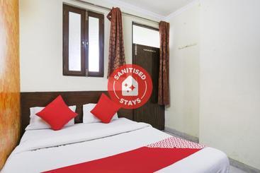 Hotel Oyo 76309  Royal Palace