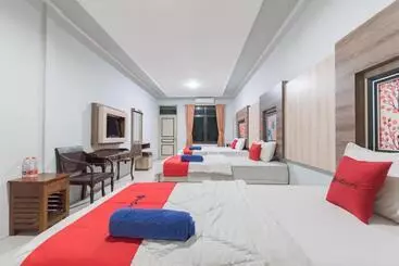 호텔 Reddoorz Resort Premium @ Sangkan Hurip Kuningan