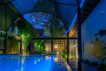 Hotel The Postcard Mandalay Hall, Kochi