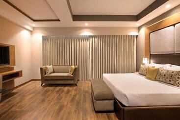Lemon Tree Hotel, Sector 68, Sohna Road, Gurugram