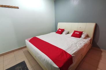 בית מלון כפרי Oyo 90239 Living Inn