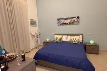 膳宿费 The Flower Garden