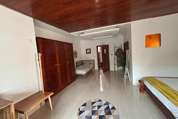 تختخواب و صبحانه L'oasis Guesthouse