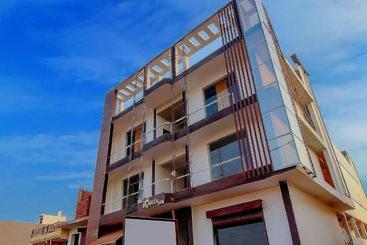 فندق Oyo 76842 The Royal S Inn