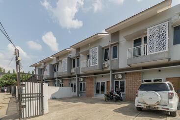 Hotell Reddoorz @ Jalan Demang Lebar Raya Palembang