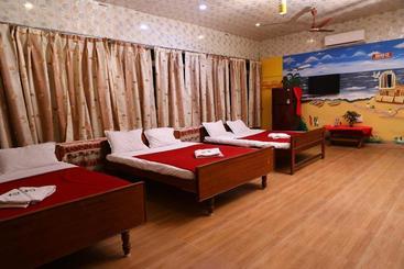 Отель Royal House