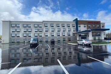 Отель Hampton Inn & Suites Ypsilanti