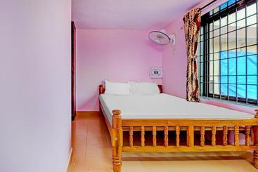 فندق Spot On 79093 Half Moon