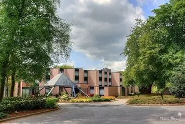 فندق Domaine Des Hautes Fagnes