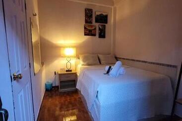 پانسیون Velvet Hostal La Novena