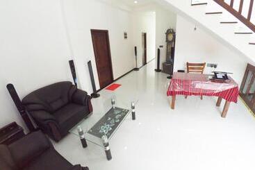 Bed and Breakfast Jasmine White House Restaurant & Spa