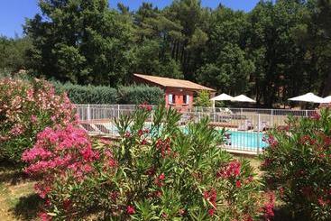 Hotel La Petite Auberge De Roussillon