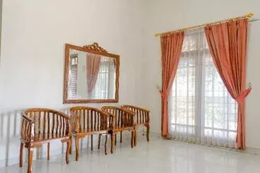 Hotelli Spot On 2668 Pakis Residence