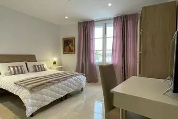 Bed and Breakfast La Reggia Seaview Guesthouse