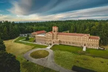 Hotelli The Lodge At St Edward State Park