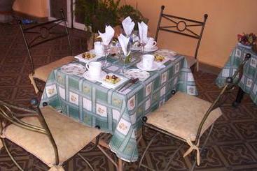 Bed & Breakfast Posada Doña Emilia Amarfil