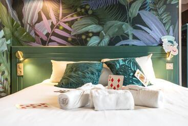 فندق Hôtel Grand Confort Le Moulin Rouge