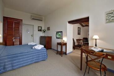 בית מלון כפרי Le Manoir St Jean