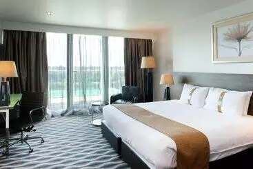 בית מלון כפרי Crowne Plaza London Kingston By Ihg