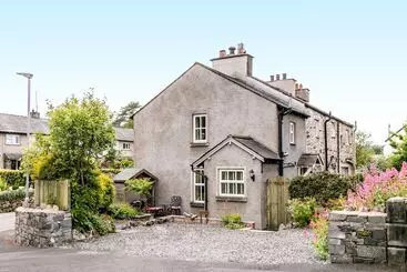 Maggie Puddle Cottage