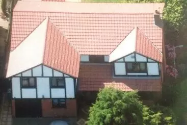 The Cedars House B&b