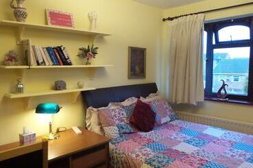 The Cedars House B&b