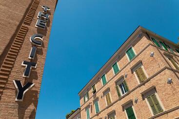 Otel The City