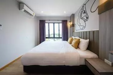 Horsehill Hotel Sriracha