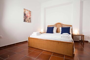 膳宿费 Zennova 31 Kallithea Blue Paradise