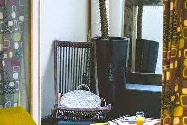 ホテル Hôtel Crayon