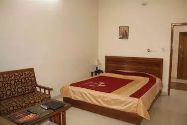 Hotel Rathore Lodge & Restaurant