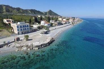 Lykoporia Beach Apartments