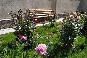 Pensió Malika Guest House