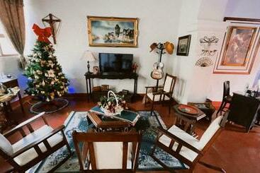 پانسیون Hostal La Española Parras