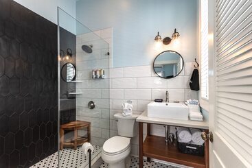 Hostel The Porch On Frances Inn   Adults Exclusive