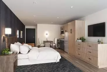 هتل Residences At Solomon Pond