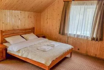 Hotel коло гір