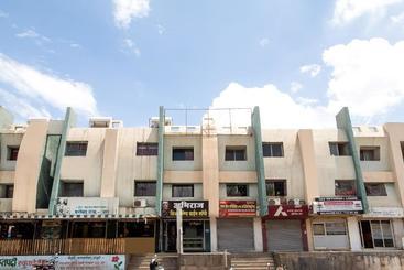 Отель Oyo 40788 Shree Sidhi Lodging