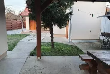 ペンション Bereg Travel