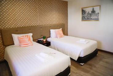 Parasol Inn Chiang Mai Old City Hotel   Sha Plus