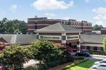 Hotel Quality Suites Lake Wright Norfolk Airport