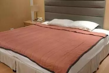 בית מלון כפרי The Tivoli